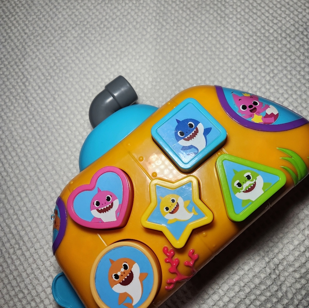 WowWee Pinkfong Baby Shark Melody Shape Sorter Works! Small Flaws
